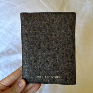 Michael Kors passport case/wallet
